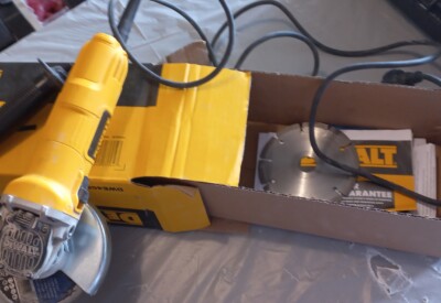Location Découpeuse à disque électrique Dewalt à Seichamps